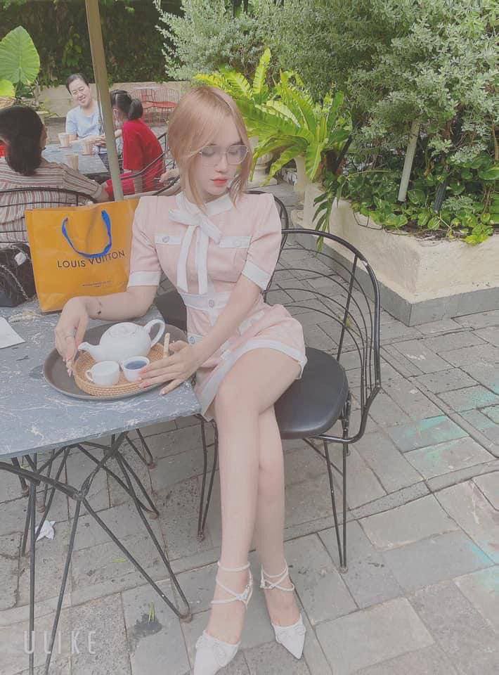 Em đồng nghiệp có vẻ ngoan nhưng khi say xỉn lại trở nên dâm như vậy