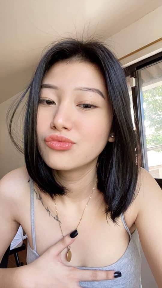 Con đĩ đeo kính béo ú, ngọt ngào, gợi cảm, hàng đầu, tất đen hở háng quyến rũ, cận cảnh, footjob, tư thế 69, cưỡi mông to, cưỡi mạnh, người đàn ông đội mũ bảo hiểm đánh từ phía sau [Kích thước video]: 1.03G