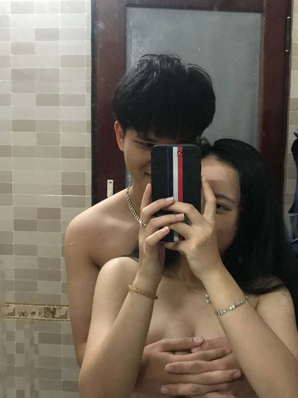 Cô em là số 1 (Cô giáo khiêu gợi)